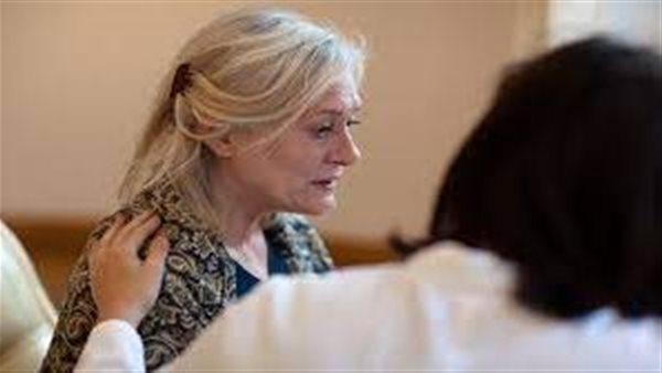 دراسة تكشف..لماذا تكون النساء أكثر عرضة للإصابة بالخرف مقارنة بالرجال؟