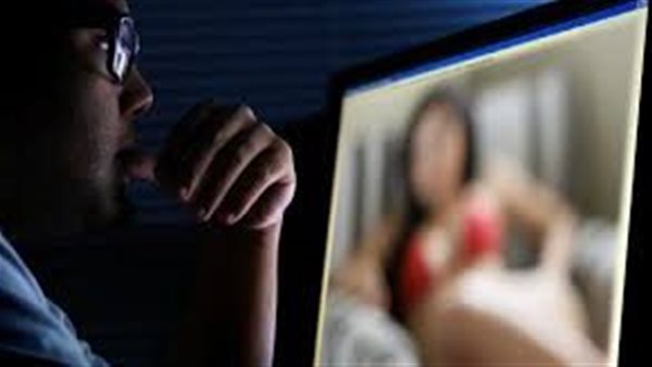 احنا الاتنين قلعنا..اعترافات مثيرة لأكبر مروج محتوى إباحي بمصر مع طالبة