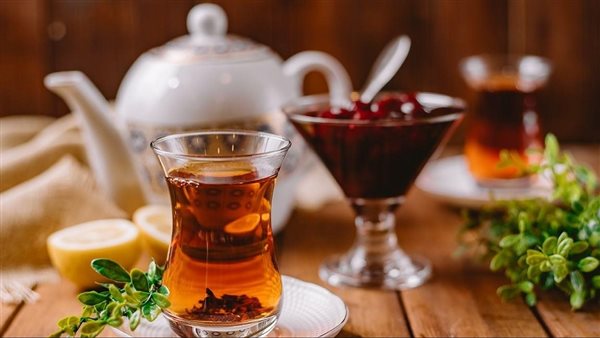 احذر وضع الليمون عليه.. لا تأكل هذه الأطعمة عندما تشرب الشاي