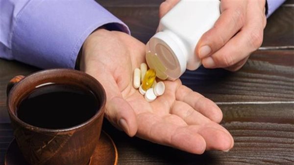 لا تشرب الشاي والقهوة مع هذه الأدوية.. تحذير خطير من هيئة الدواء المصرية