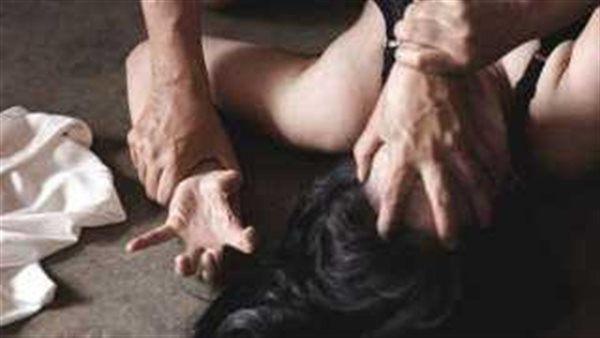 متجوزين عرفي وعاشرها معاشرة الأزواج.. البوابة راحت تعمل محضر لقت بنتها وعشيقها في القسم 