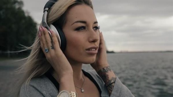 هذا ما يحدث لحاسة السمع.. احذر شدة الصوت العالية بسماعات الرأس