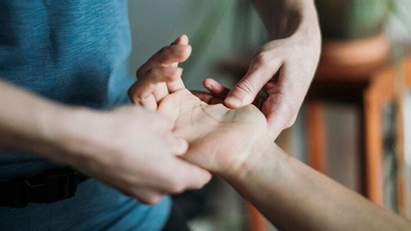 احذر منها.. تعرف على أسباب تورم الأصابع