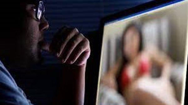 حكاية الصيدلي وفتاة إنستجرام.. سجل لها مقطع مخل ونشره على موقع إباحي