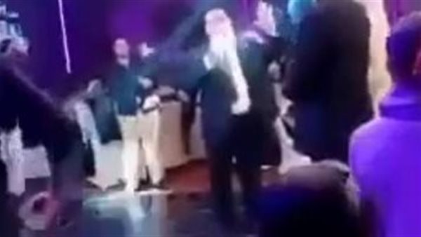 أراد كيدي في الفرح.. أم عروس دمياط تفجر مفاجأة صادمة عن طلاقها في حفل زفاف ابنتها