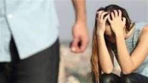 مش بيستحمى وريحته وحشة.. زوجة عشرينية تقيم دعوى خلع في سوهاج