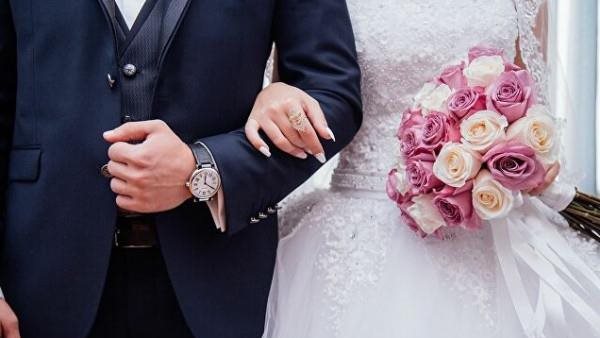 واقعة حقيقية.. فتاة ذهبت إلى السوق فوجدت عريسا جريت وراه واتجوزته | فيديو