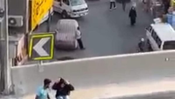 فيديو كوبري القاهرة.. تفاصيل القبض على الشاب والفتاة مرتكبي الفعل الفاضح في الطريق العام | شاهد