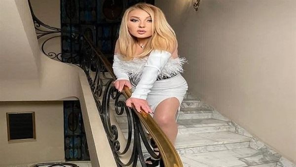 السن مجرد رقم.. حكاية صور جرئية أثارت الجدل حول نادية الجندي في 2022 | شاهد