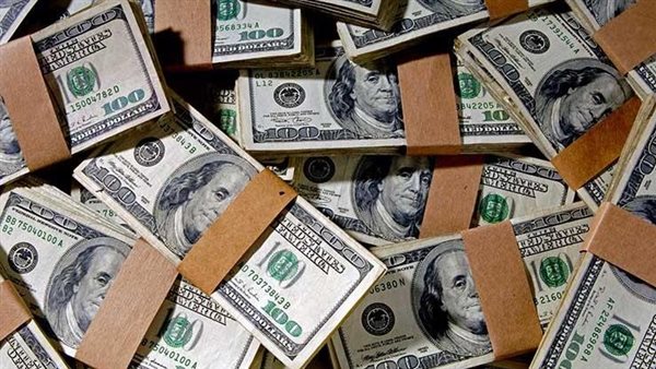 تلاعب في سحب الدولار والسفر.. ما العقوبات المتوقعة من البنوك بعد تحذير المركزي؟