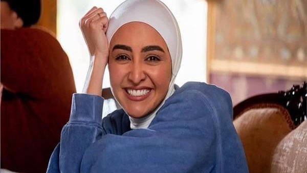 ملقتيش مكان غير الحرم.. هجوم نارى على هلا رشدى بسبب فيديو بالكعبة | شاهد