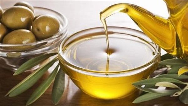 لن تتوقع..ماذا يحدث لجسمك عند تناول نصف ملعقة زيت زيتون يوميا؟