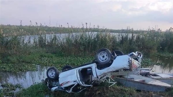 أول صور لحادث مصرع إعلامي بعد سقوط سيارة في بحيرة بالدقهلية | شاهد