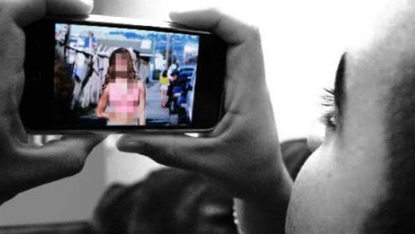 خدعها باسم الحب..عقوبة قاسية لطالب جامعي نشر صورا جريئة لقاصر على فيسبوك 