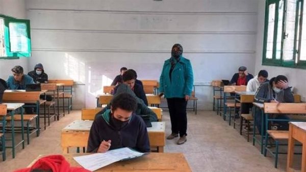 بيان عاجل.. التعليم تحسم الجدل بشأن حذف أجزاء من مناهج الترم الأول لصفوف النقل