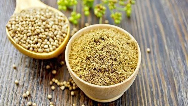 فوائد مذهلة..ماذا يحدث لجسمك عند تناول الكزبرة الجافة؟