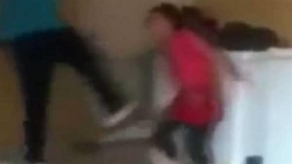 عذبوا كلبها.. كواليس صادمة في احتجاز فتاة وضربها داخل شقة بأكتوبر