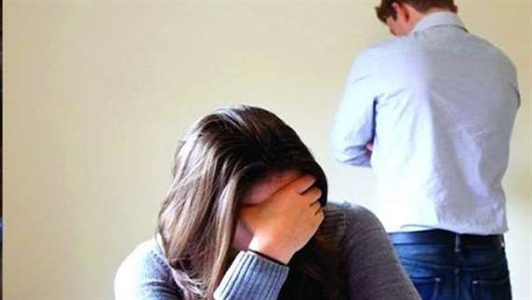 وجدت ملابسي الخاصة متسخة في الحمام.. مأساة وفاء مع خيانة زوجها أمام محكمة الأسرة