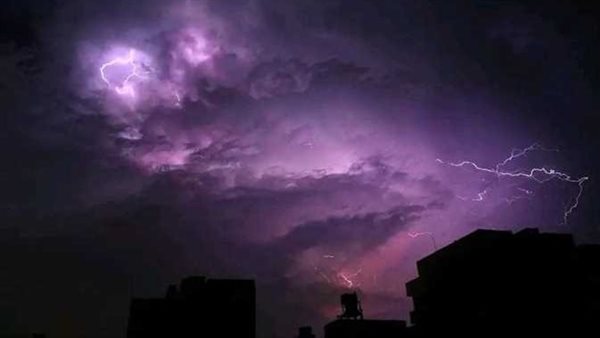 الأرصاد تجيب.. هل يتسبب الرعد والبرق في نشوب الحرائق؟