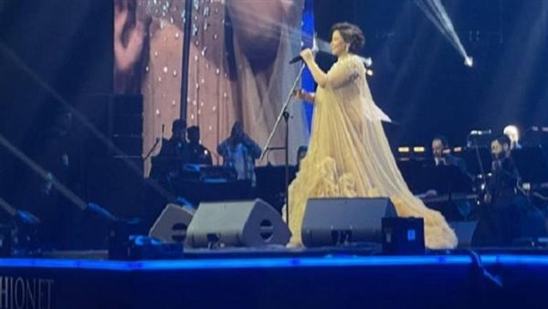 حفل شيرين عبدالوهاب الكويت.. وصلة رقص مثيرة على أنغام فيه حاجة لقيتها فيك | فيديو