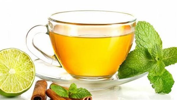  لا تتوقعها.. 8 فوائد مذهلة لشرب كوب شاي أخضر بالليمون يوميا