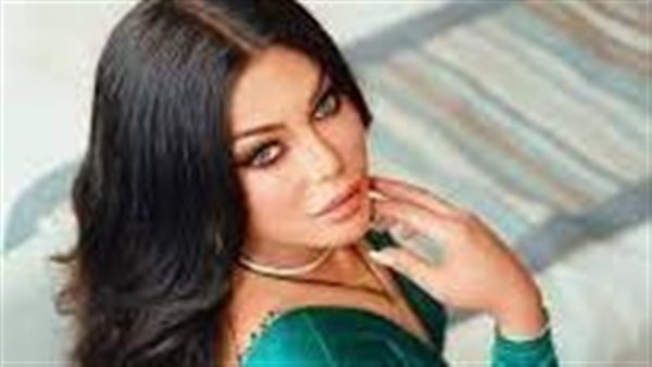 فستان قصير مكشوف.. إطلالة مثيرة جديدة لـ هيفاء وهبى | شاهد