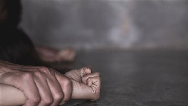 استغل غياب زوجها وهتك عرضها..السجن 5 سنوات لعامل بتهمة التحرش بربة منزل في القاهرة 