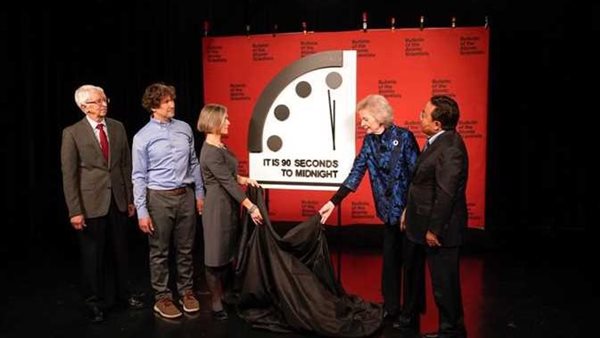 هل تبشر بقرب نهاية العالم؟.. ساعة يوم القيامة تتحرك 10 ثوان للأمام في 2023