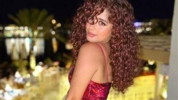  في البانيو.. جلسة تصوير جريئة للفنانة مايان السيد | شاهد