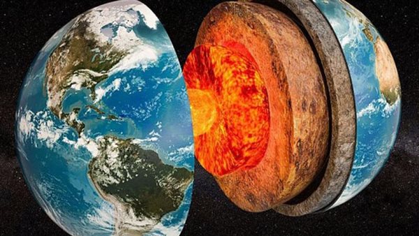 شروق الشمس من الغرب؟.. رئيس معهد الفلك يكشف حقيقة توقف مركز الأرض