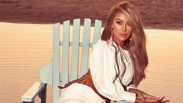 فستان أسود.. مايا دياب تثير الجدل بإطلالة ملفتة | شاهد