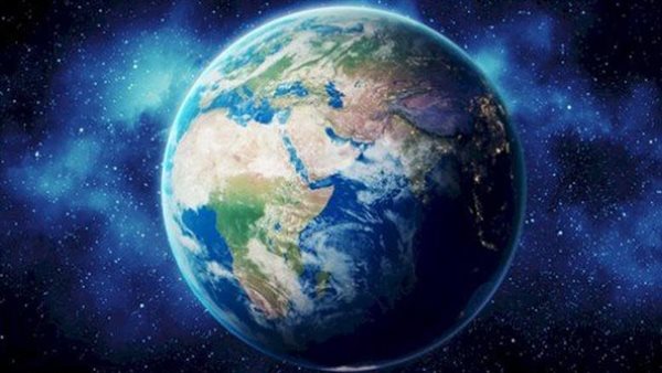 العلماء يحسمون الجدل.. هذا موعد انعكاس دوران قلب الأرض من الشرق إلى الغرب