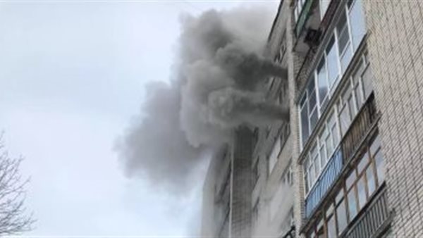 أب يحتضن أبناءه الخمسة.. لحظات الرعب وسط جحيم نيران شقة أرض اللواء