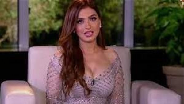 استخدمت حقن تفتيح بشرة.. تسريب صورة صادمة لياسمين عز من أيام المراهقة | شاهد