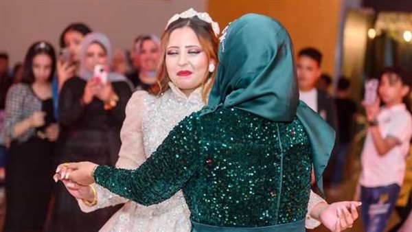 رقصت معاها قبل ما تخلص عليها.. فيديو غير متوقع لقاتلة أمها ببورسعيد | شاهد