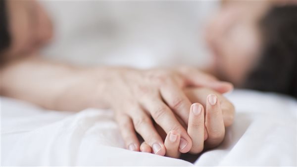 داعية يجيب.. هل يمنع الشرع الجماع بين الزوجين دون غطاء؟