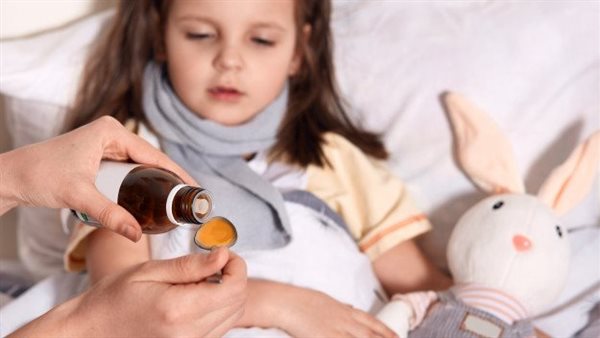 بعد تحذيرات وزارة الصحة ووفاة 300 طفل.. مخاطر كارثية لتلك الأنواع من أدوية الكحة 