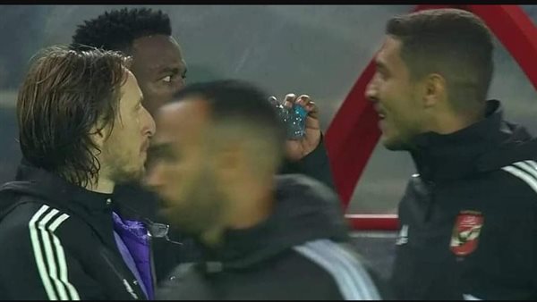  حركة مستفزة.. ماذا فعل محمد شريف بعد مباراة الأهلي وريال مدريد؟