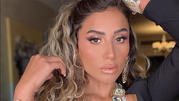 فستان جريء.. دينا الشربيني تثير الجدل من أحدث جلسة تصوير | شاهد 