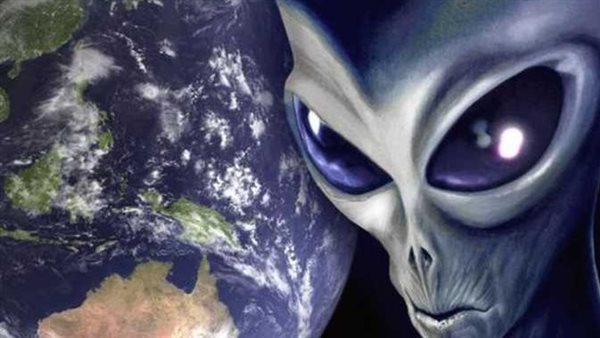  جسمًا طائرا له شكل ثماني الأضلاع.. هل بدأت الكائنات الفضائية حربا ضد الولايات المتحدة الامريكية؟