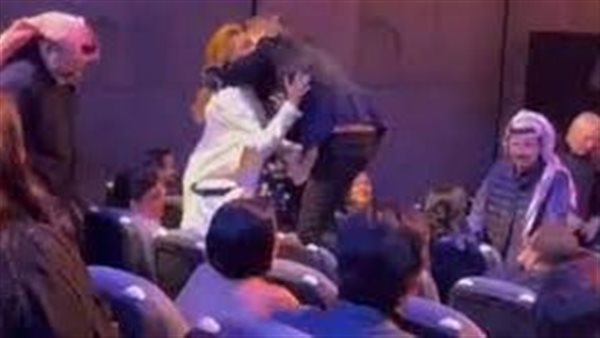 مشى على الكراسي واحتضن وعد.. أول تعليق من رامز جلال بعد تصرفه الغريب في حفل صناع الترفيه | شاهد