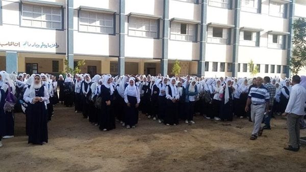 بعد تقليص الفصل الدراسي.. التعليم تحسم الجدل بشأن تخفيف المناهج