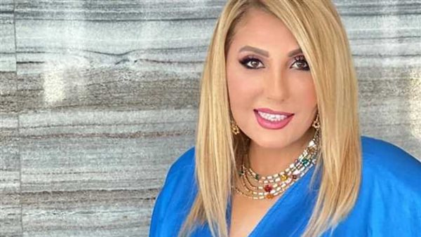 أصغر من سنها.. نادية الجندي تثير ضجة بهذه الإطلالة | شاهد