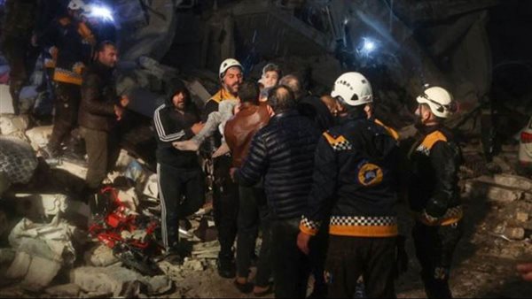 معجزة إلهية.. إنقاذ أب وابنه من تحت أنقاض زلزال تركيا بعد 11 يوما | شاهد