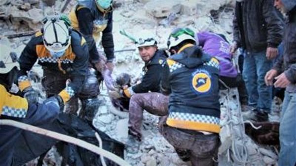 فيديو مؤثر.. لحظة إنقاذ عائلة سورية بعد 13 يوما تحت أنقاض الزلزال | شاهد