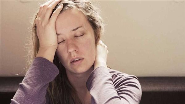 احذر.. أعراض يصدرها جسمك عند نقص فيتامين مهم بالجسم