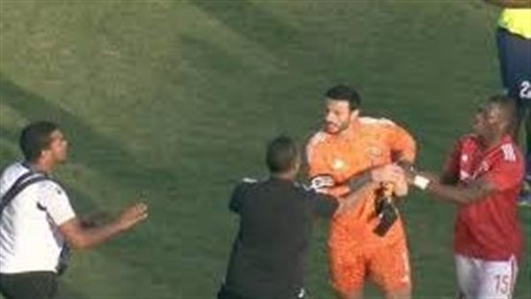 رش بنج واشتباكات.. قرار عاجل من الكاف بشأن مباراة الأهلي والهلال السوداني