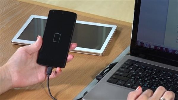 السر في بطارية الجيب.. حيلة جديدة لشحن هاتفك المحمول