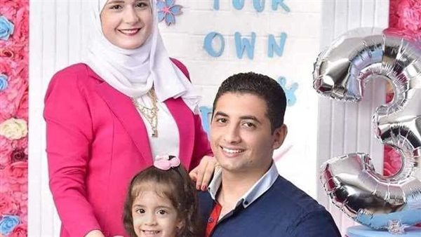  احتفلا بعيد زواجهما الرابع وماتا.. تفاصيل مأساوية في وفاة أسرة بحادث مروع على طريق الإسماعيلية | شاهد