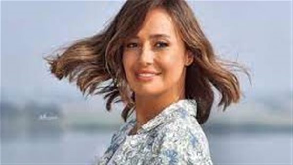 وصلة رقص بالسيجارة.. ظهور صادم لـ حلا شيحة مع أصدقائها | فيديو 